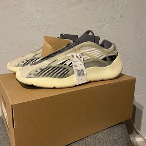 Yeezy 700 v3 Fade Salt NEW
